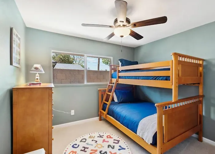 Family Friendly Retreat - Pool - Putting Holiday home *